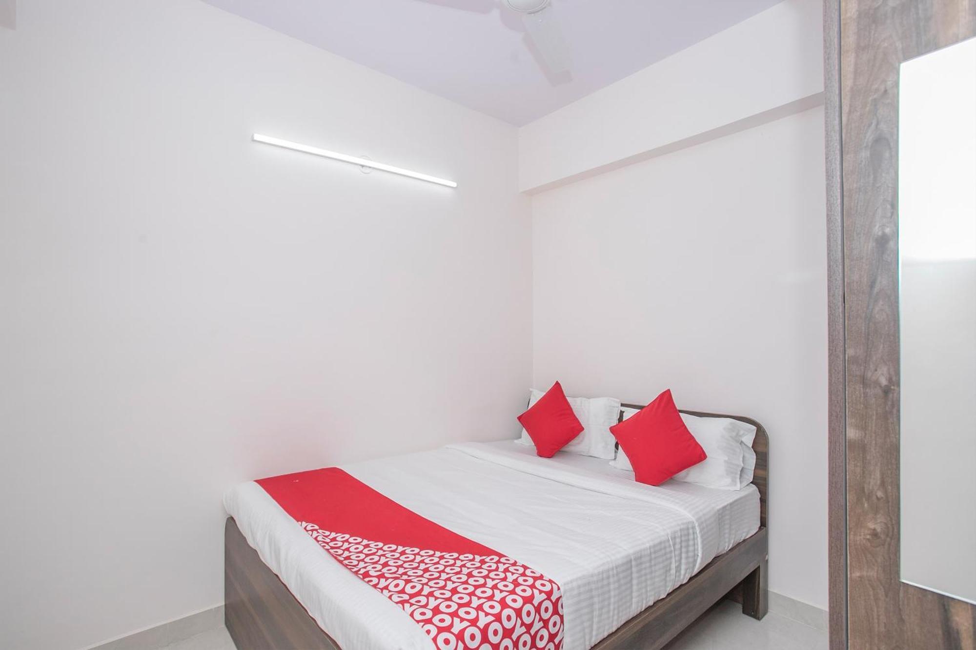 Oyo 13120 Ambrosia Hotell Bangalore Eksteriør bilde